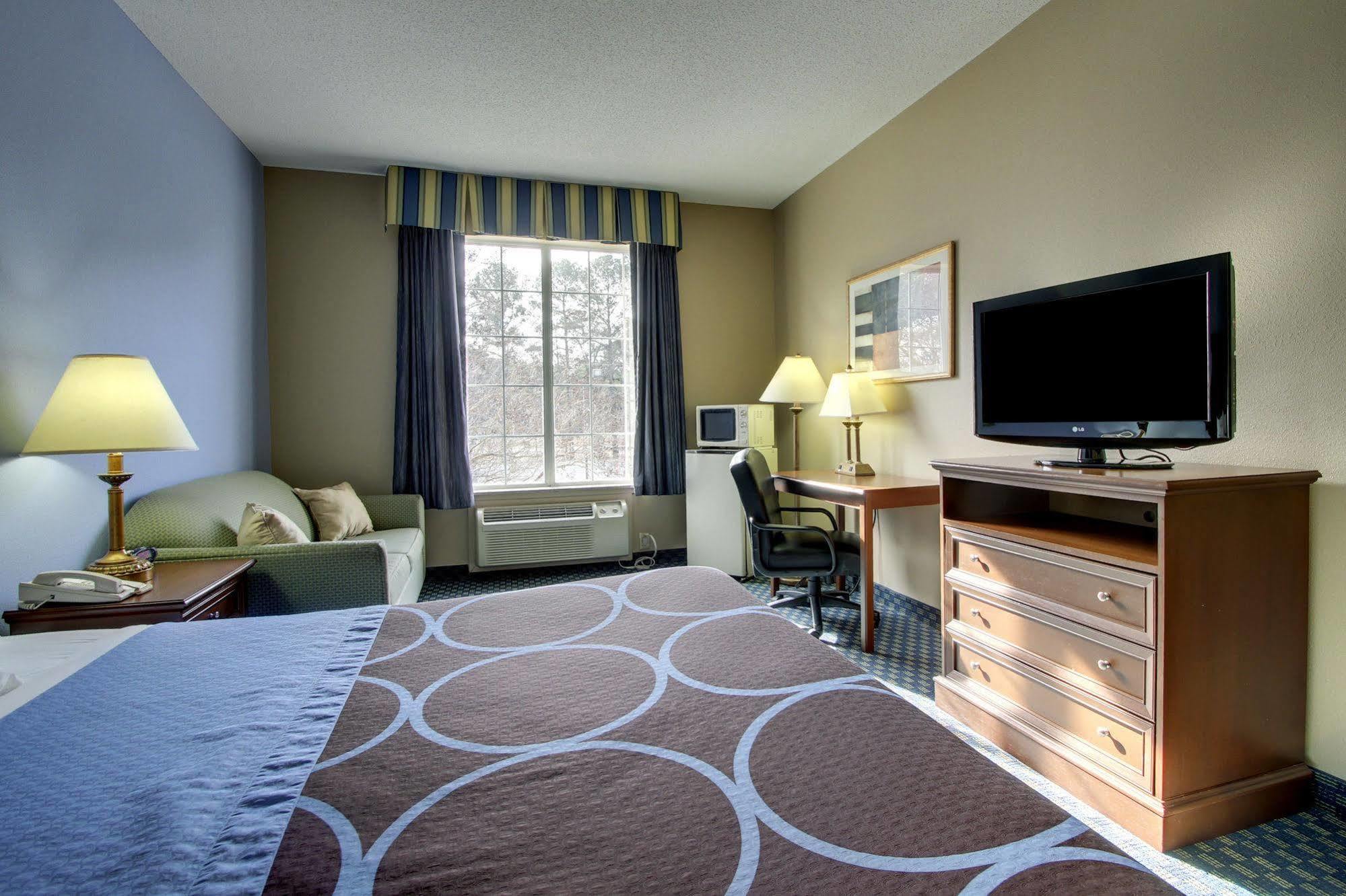 Hotel Super 8 By Wyndham Smithfield-selma 2*